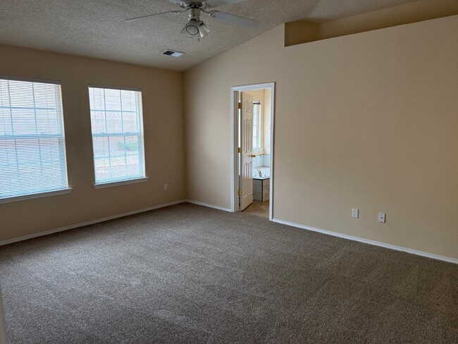 Building Photo - 9909 Geneva Dr NW