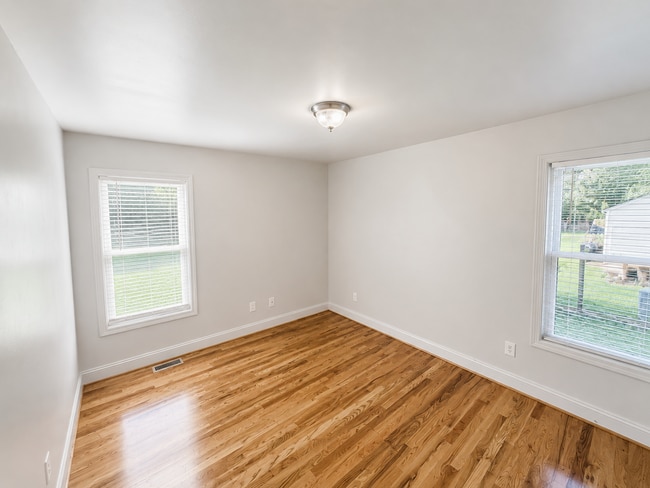 Building Photo - Three bedroom, 2 bath house in Gibsonville