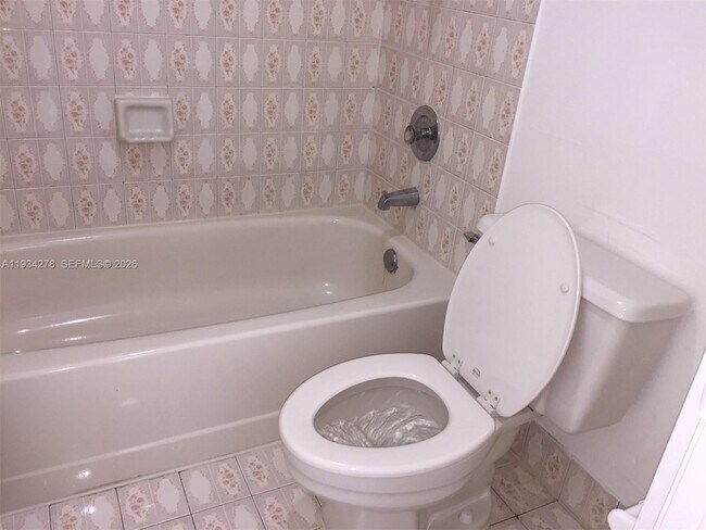 Building Photo - 1121 SW 122nd Ave