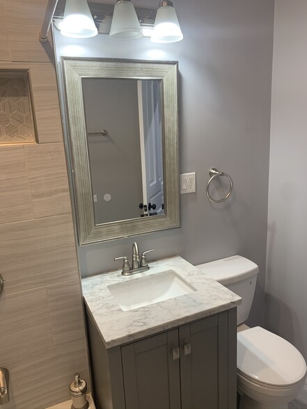 Bathroom - 2309 S Leavitt St