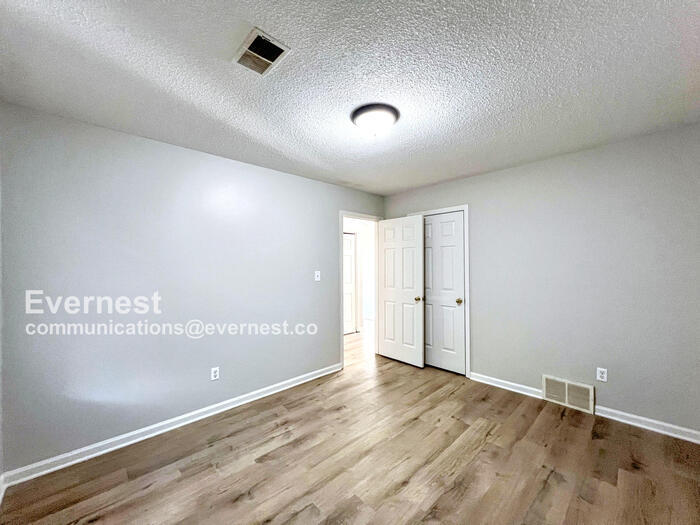 Building Photo - 4551 Ross Rd