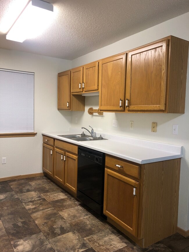 Primary Photo - 356 S Hill St