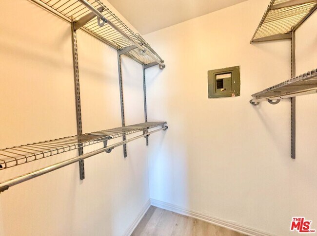 Building Photo - 821 3rd St