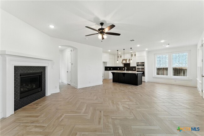 Building Photo - 1057 Easy Gruene