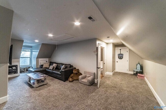 Building Photo - 1716 NE Wellman Ave