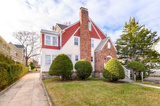 Building Photo - 58 Mayflower Ave