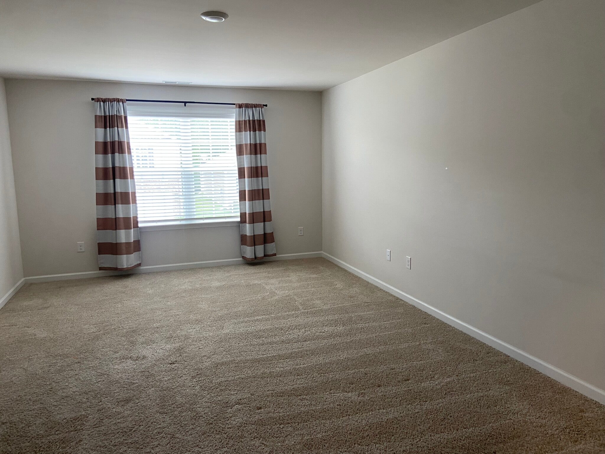 Building Photo - 111 David Hill Dr