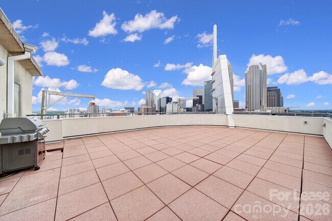 Building Photo - 505 E 6th St