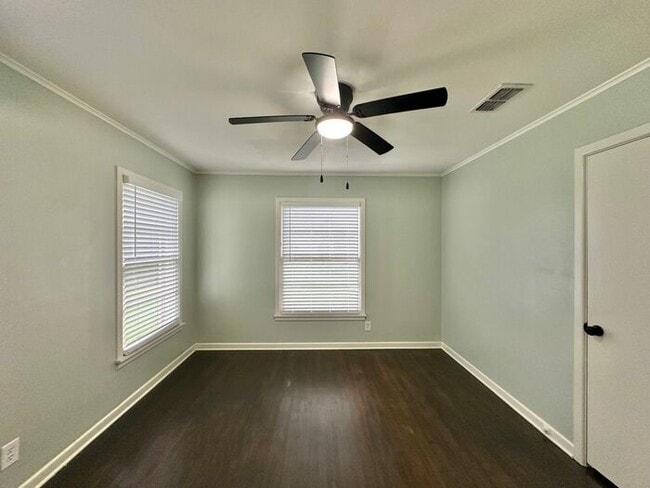 Building Photo - Updated 3-Bedroom Home Near TJC & Medical District!