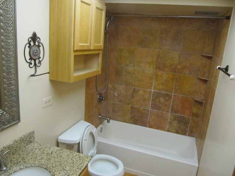 2nd Bath Room View 2 - 13200 W Heiden Cir