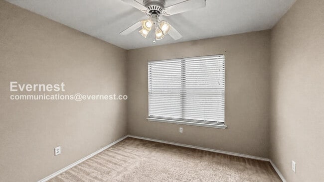 Building Photo - 3 Bed, 2 Bath Home with Garage / Pet-Friendly / Available Now!