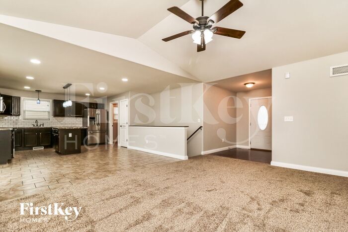 Building Photo - 215 Rolling Rock Creek Dr