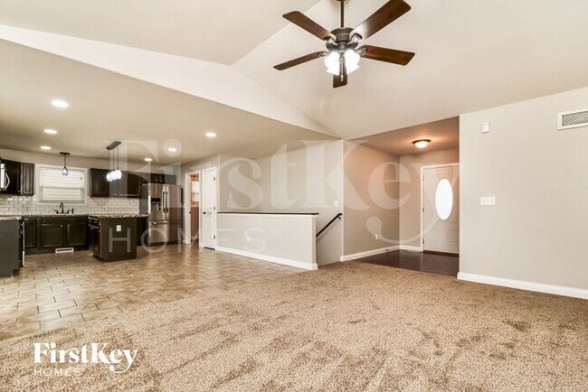 Building Photo - 215 Rolling Rock Creek Dr