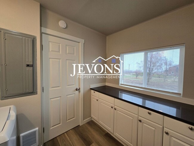 Building Photo - 3 bedroom home with washer and dryer – 1-acre lot next to an orchard – Large and small pets allowed!