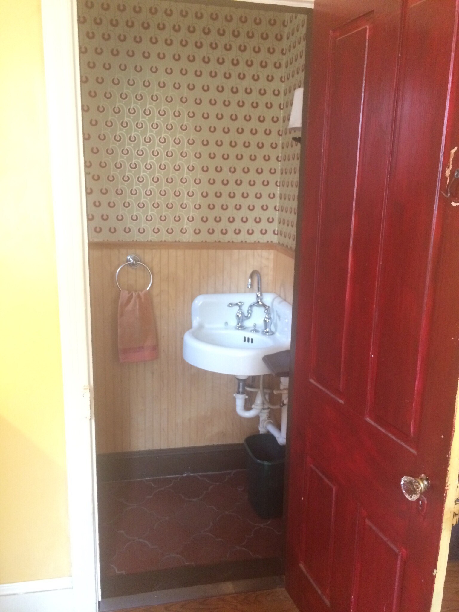 Half Bath - 1229 E Susquehanna Ave