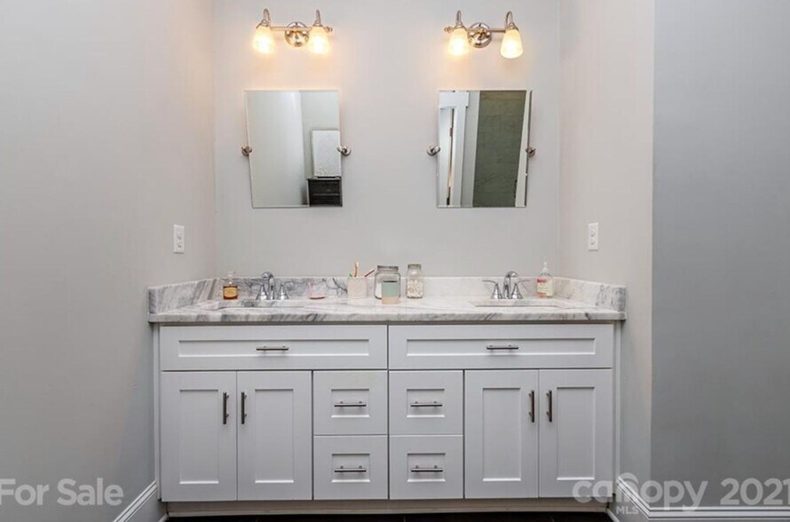 Building Photo - 1832 Pegram St