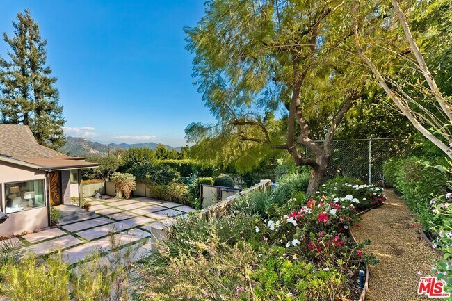 Building Photo - 2841 Montcalm Ave