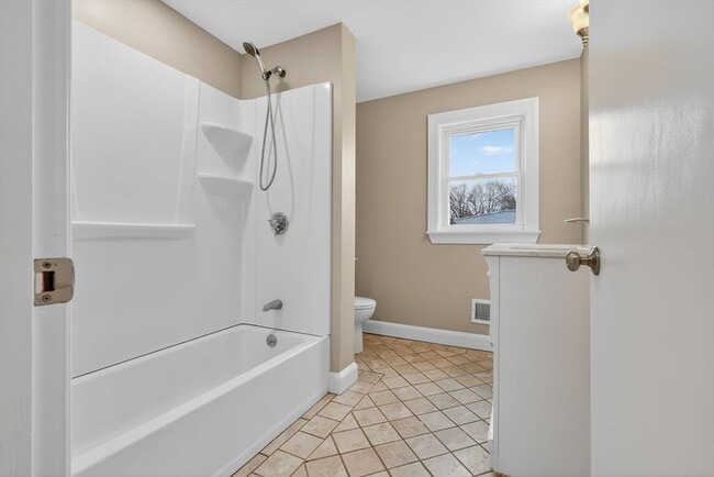 Building Photo - 24 Garden St