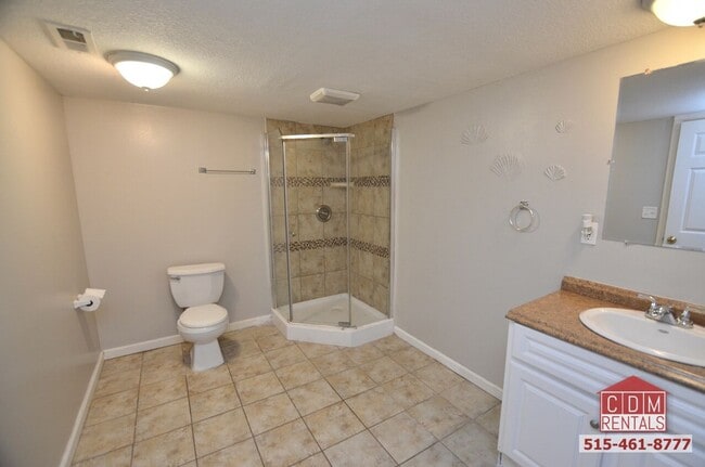 Building Photo - Excellent Des Moines Home