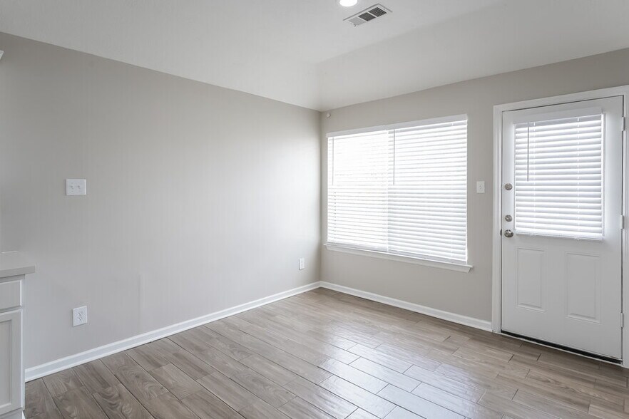 Building Photo - 18006 Oakmoss Hill Ct