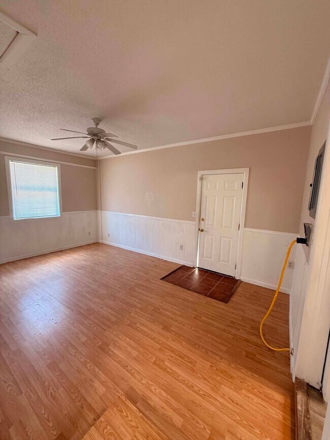 Building Photo - 104 Yellowleaf Dr