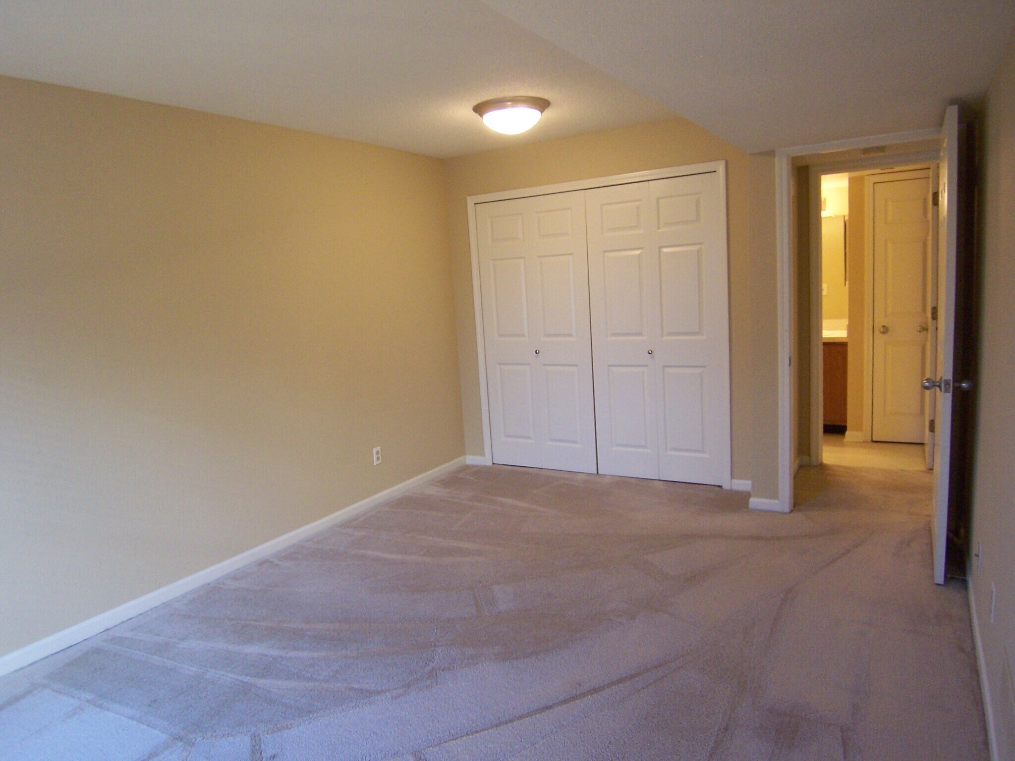 Building Photo - 111 Fieldcrest St