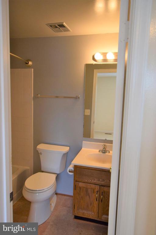 Building Photo - 6605 Briarleigh Way