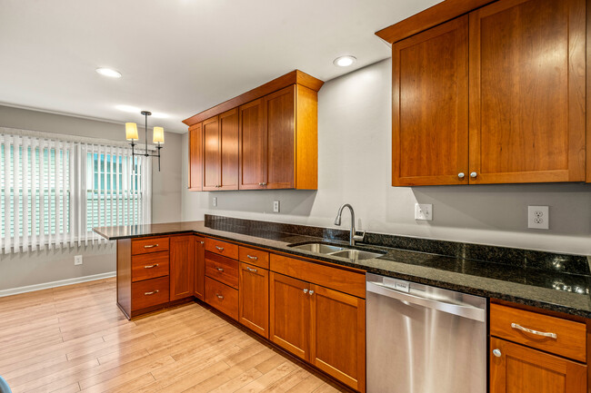 Kitchen w/ Breakfast Bar - 3042 E Newport Ct