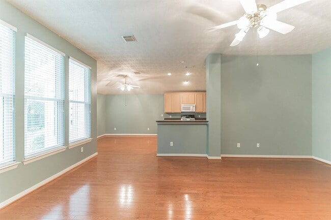 Building Photo - 519 Mesquite Dr