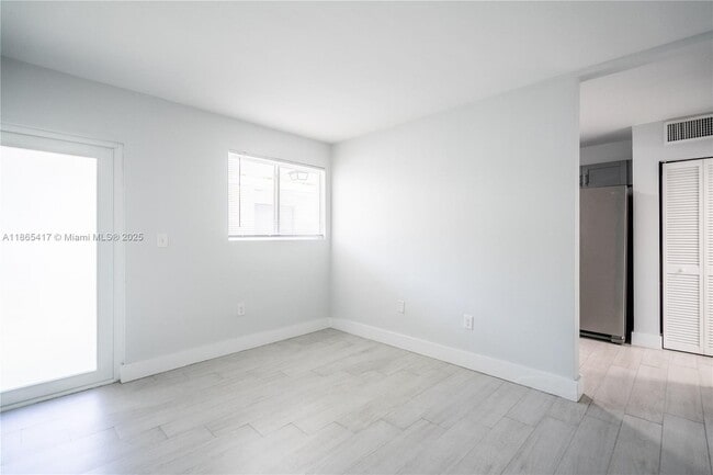Building Photo - 465 NE 59th St