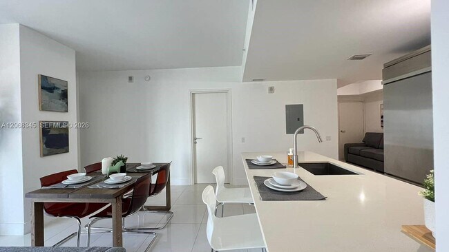 Building Photo - 1300 Brickell Bay Dr