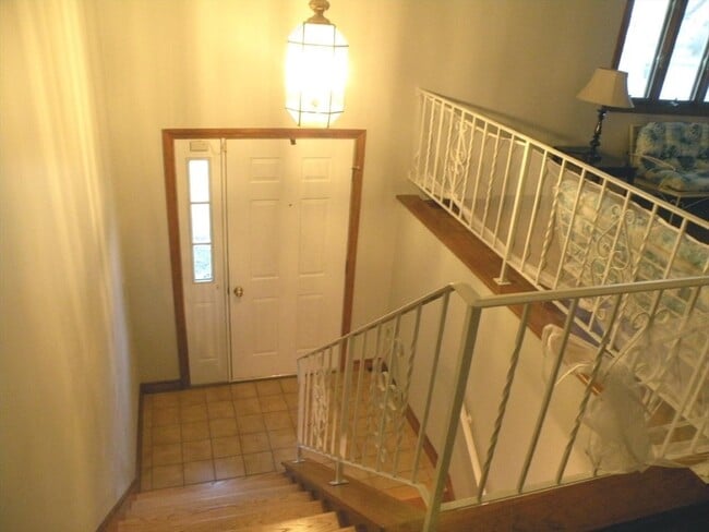 Building Photo - 17 Brad Rd