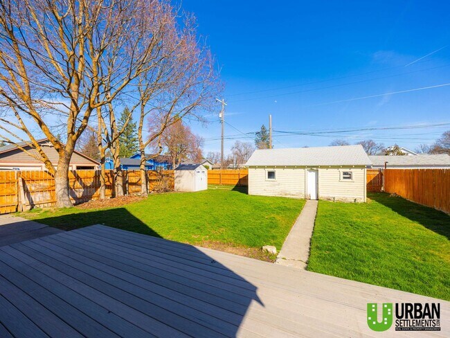 Building Photo - Charming 4-Bedroom Home with Fenced Yard, Garage & Washer/Dryer – North Spokane