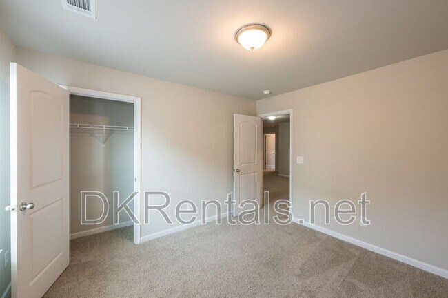 Building Photo - 1526 Fern Ridge Ln