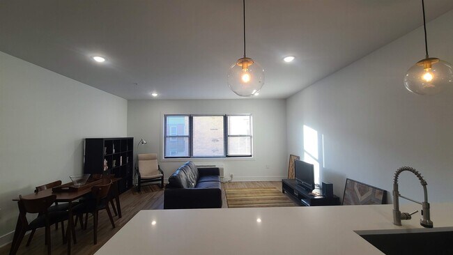 Building Photo - 111 75th St