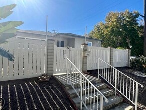 Building Photo - 3 bedroom 2 bath home, located in beautifu...