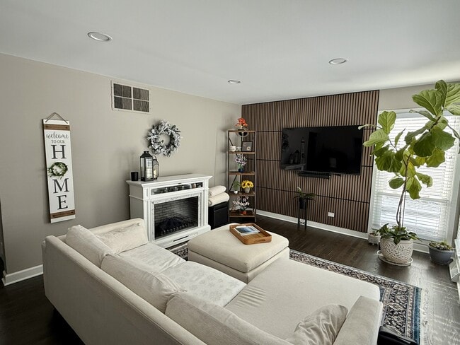 Building Photo - 355 N 2nd Ave