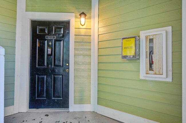 Building Photo - 1213 Rosewood Ln