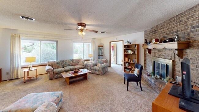 Building Photo - Fully Furnished 3 Bedroom Rental