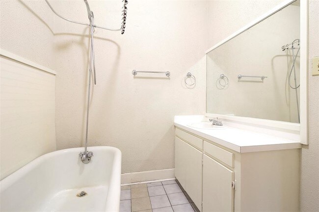 Building Photo - 303 Northwood St