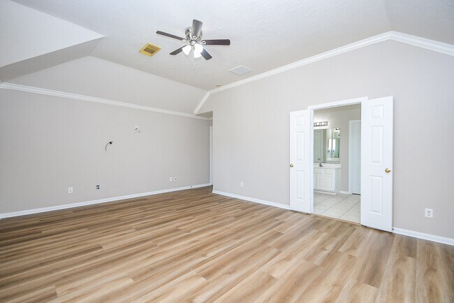 Building Photo - 1126 Eastbourne Ln
