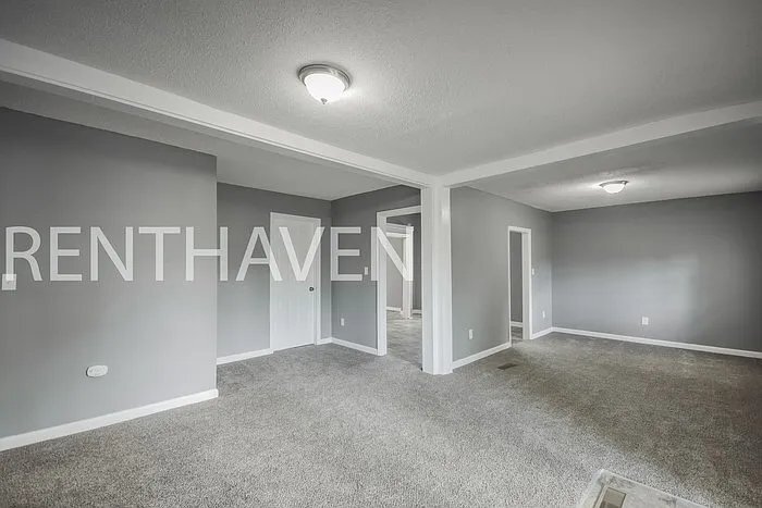 Building Photo - 821 Setter Ln