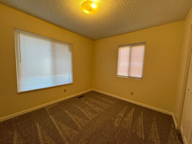 Building Photo - Beautiful home on quiet cul-de-sac