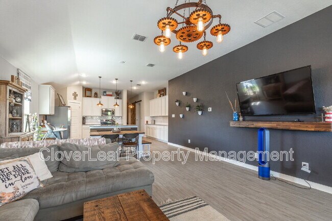 Building Photo - 804 Shrike Ln
