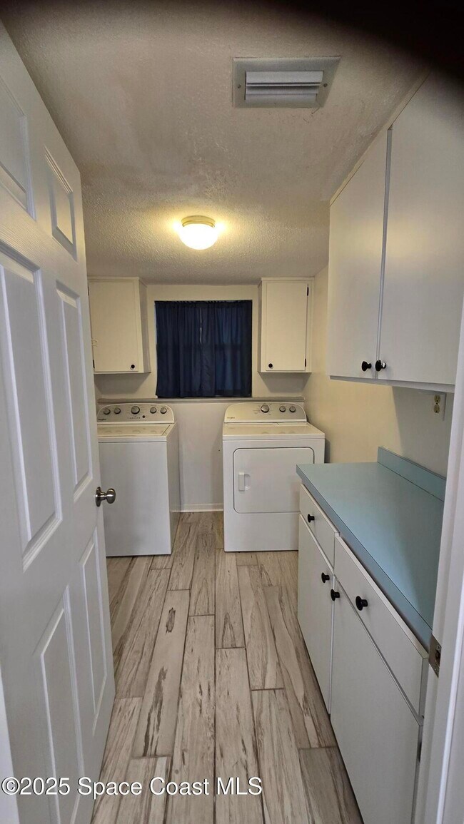 Building Photo - 2578 Demaret Dr