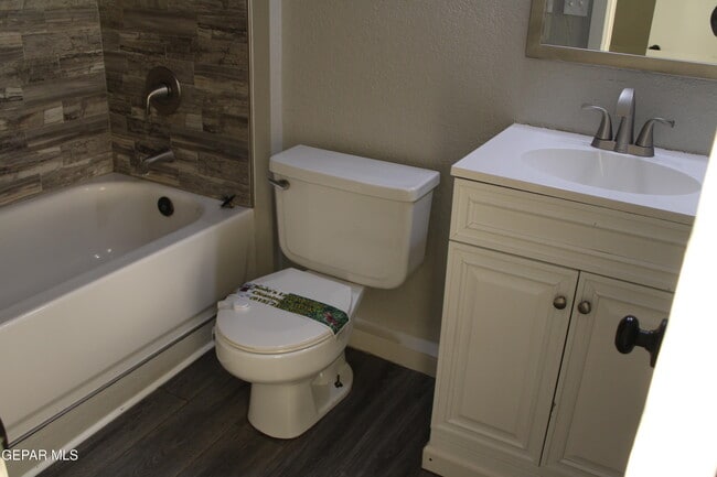 Building Photo - 11100 La Quinta Pl