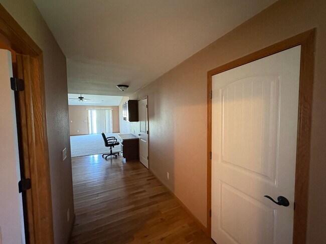 Building Photo - 2-bedroom, 2-bath Duplex in Champaign, IL
