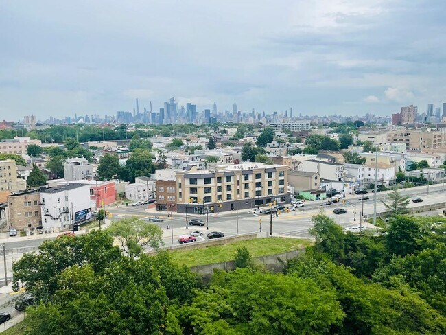Building Photo - 201 St Pauls Ave