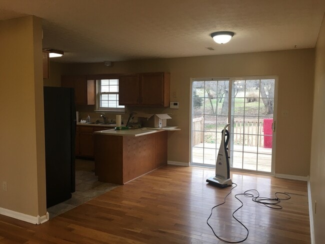 Building Photo - **New Paint**   **New Carpet**  Ready for YOU!!