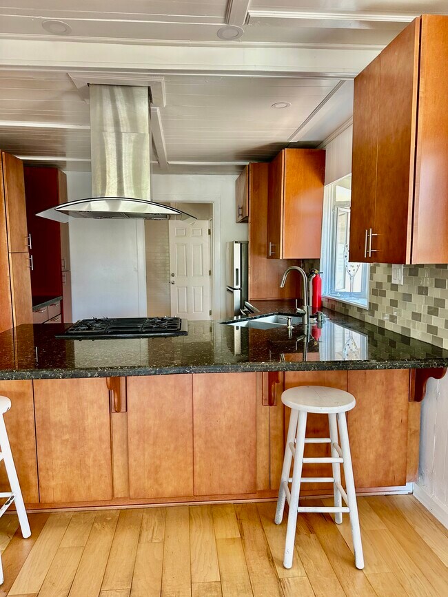 Building Photo - 2212 Gramercy Ave